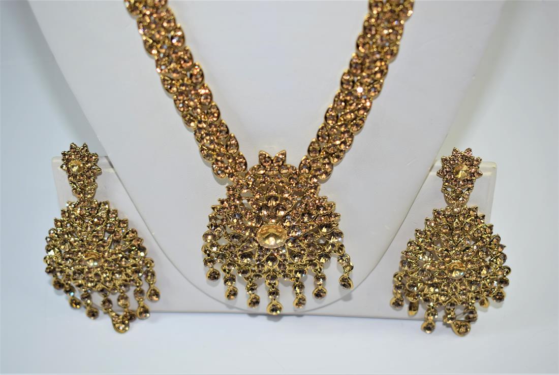 Gold Mala Earrings Tikka Set