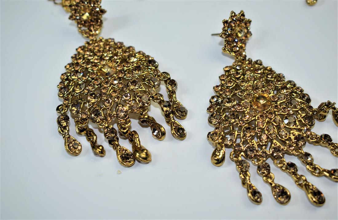 Gold Mala Earrings Tikka Set