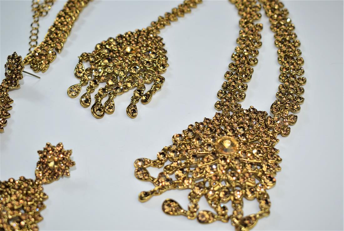 Gold Mala Earrings Tikka Set