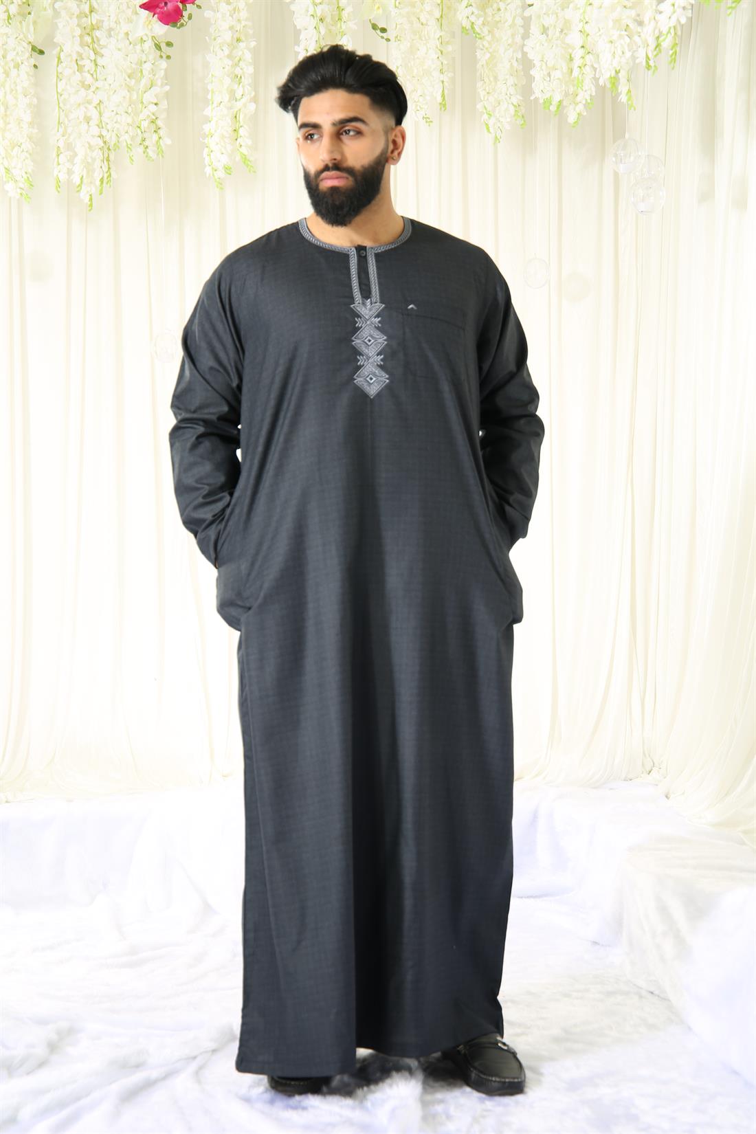 Mens Jubba in Polyester Viscose with Machine Embroidery