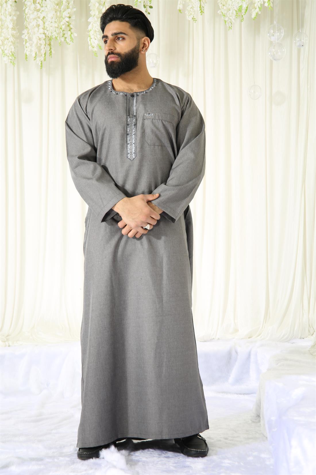 Mens Jubba in Polyester Viscose with Machine Embroidery