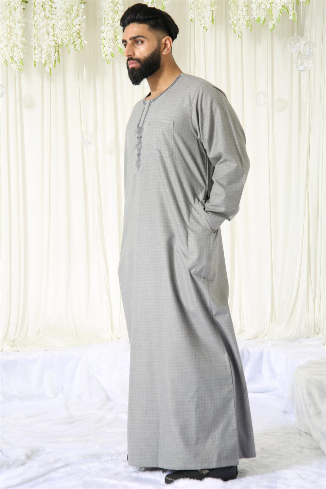 Mens Jubba in Polyester Viscose with Machine Embroidery