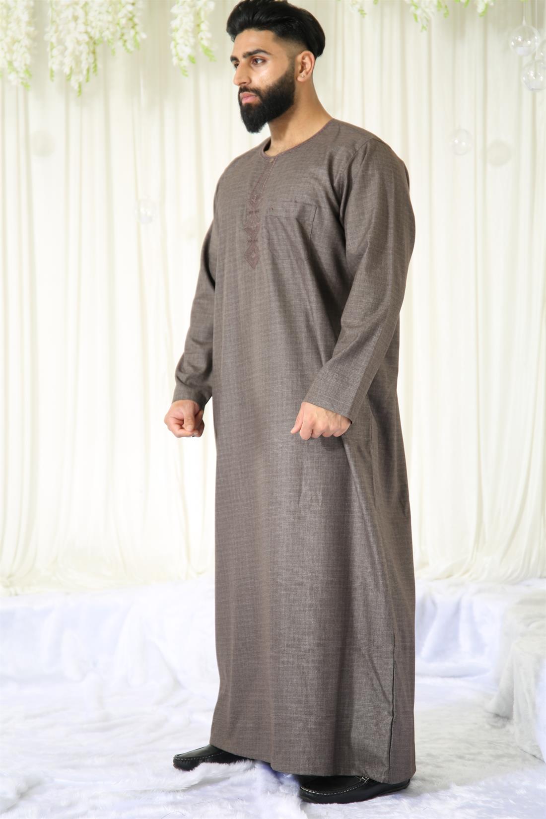 Mens Jubba in Polyester Viscose with Machine Embroidery