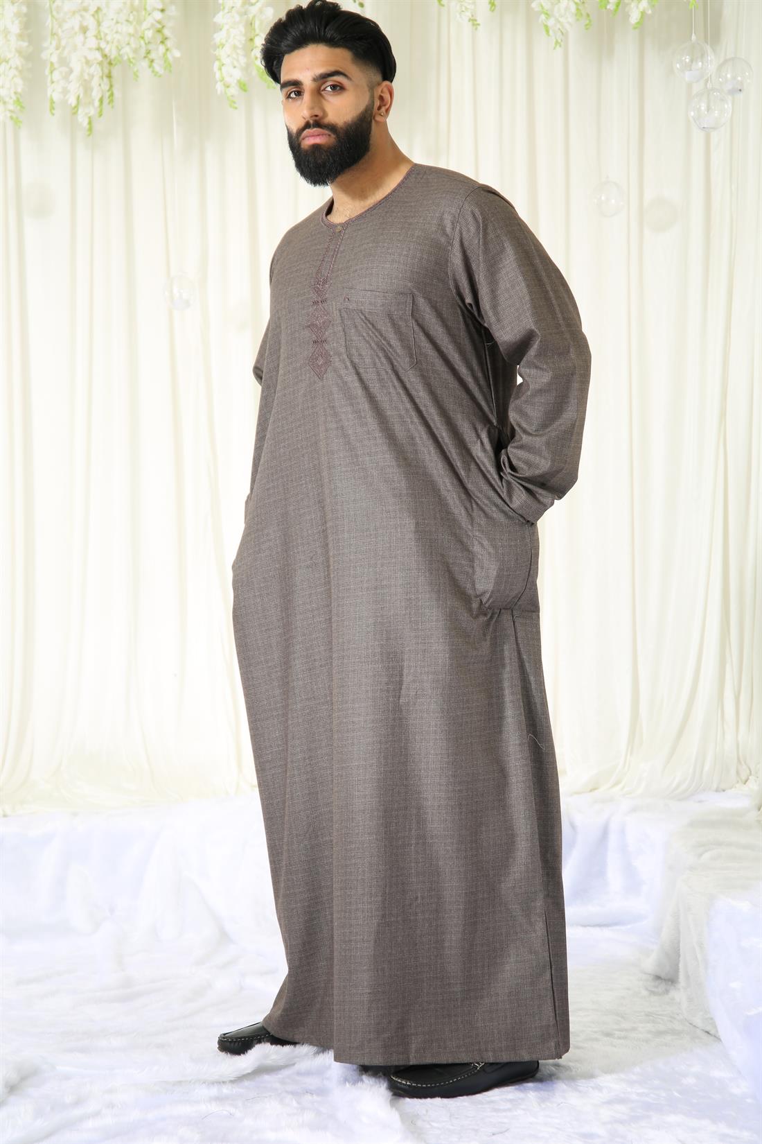 Mens Jubba in Polyester Viscose with Machine Embroidery