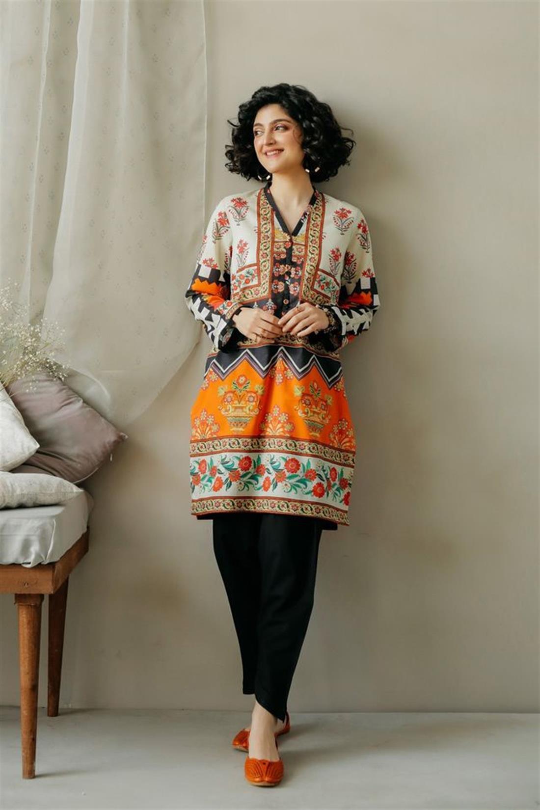 Cream & Multicolour Printed Lawn Ethnic Designer Ladies Ready to Wear Suits