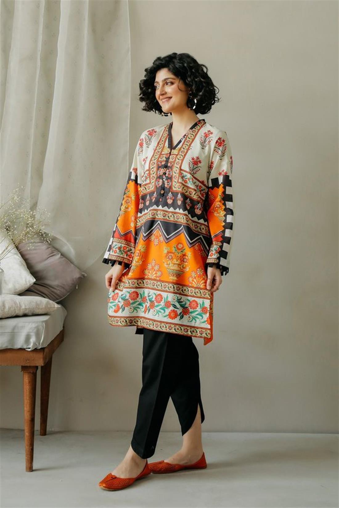 Cream & Multicolour Printed Lawn Ethnic Designer Ladies Ready to Wear Suits