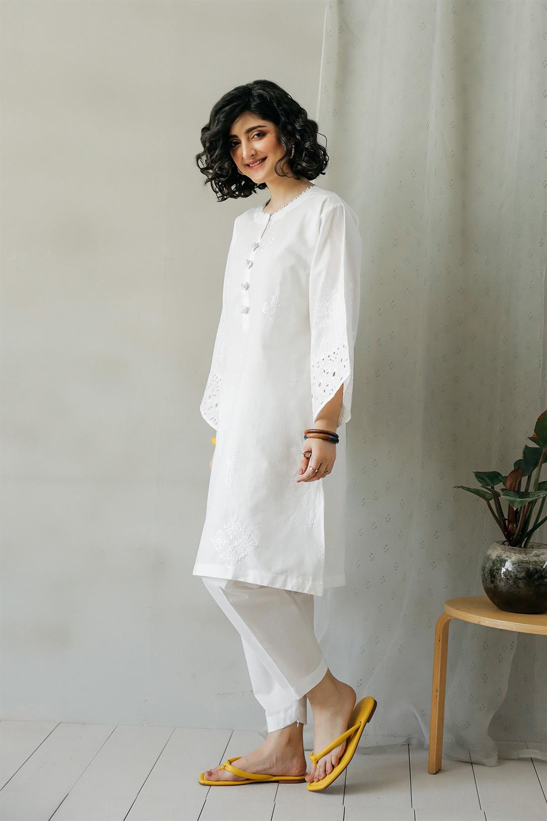 White Lawn Ethnic Designer Ladies Ready to Wear Suits