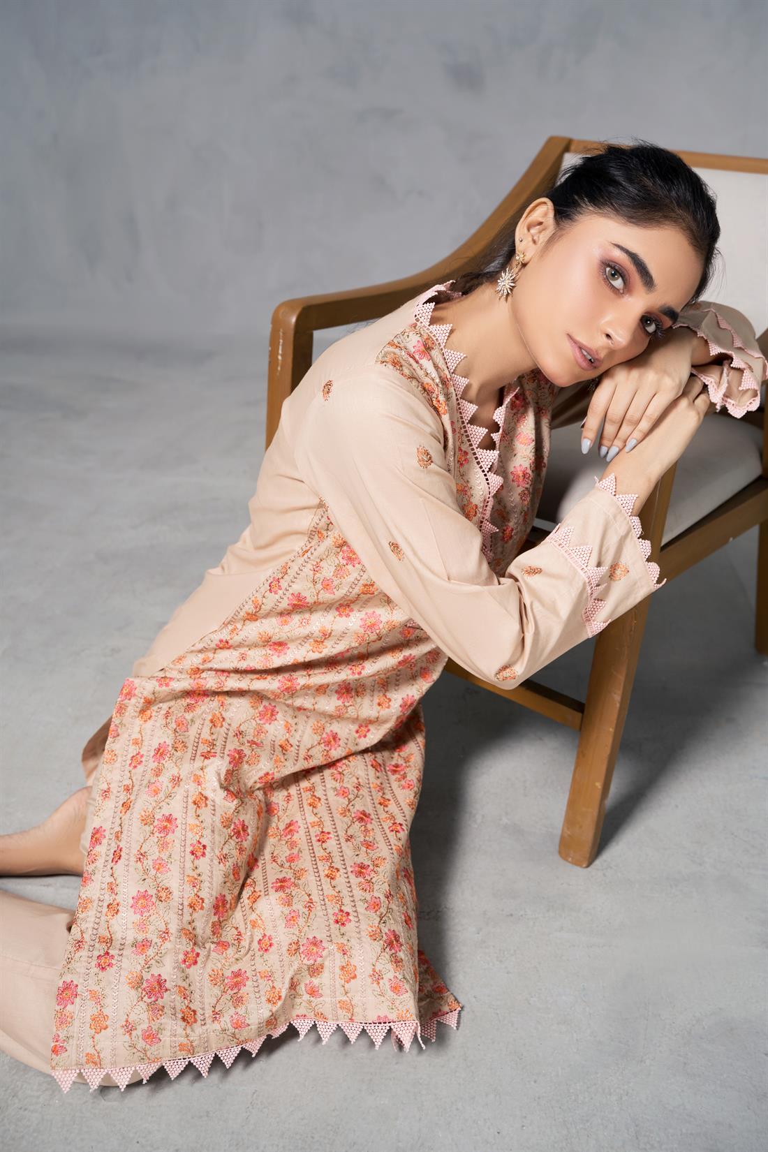 Cappuccino Cotton Floral Thread Embroidered Kurta with Trouser