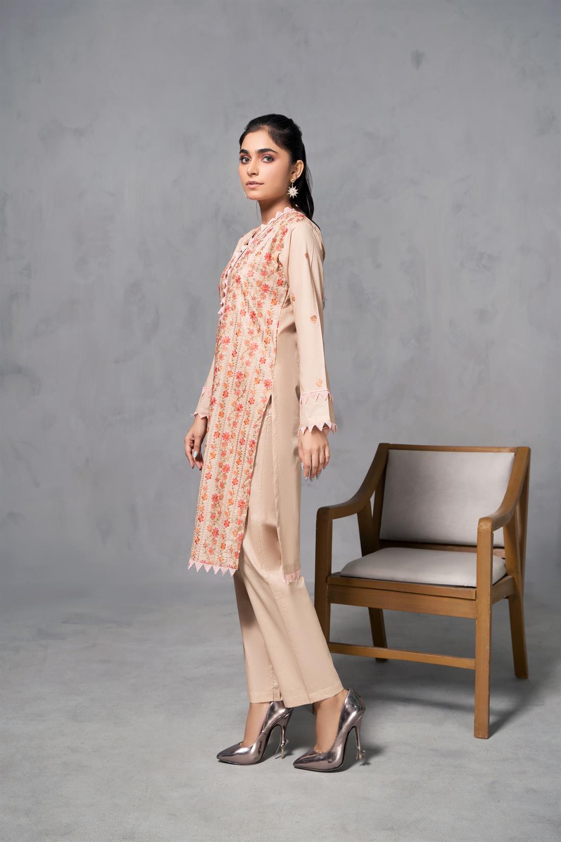 Cappuccino Cotton Floral Thread Embroidered Kurta with Trouser