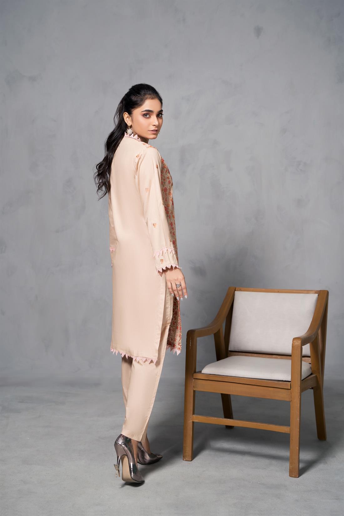 Cappuccino Cotton Floral Thread Embroidered Kurta with Trouser
