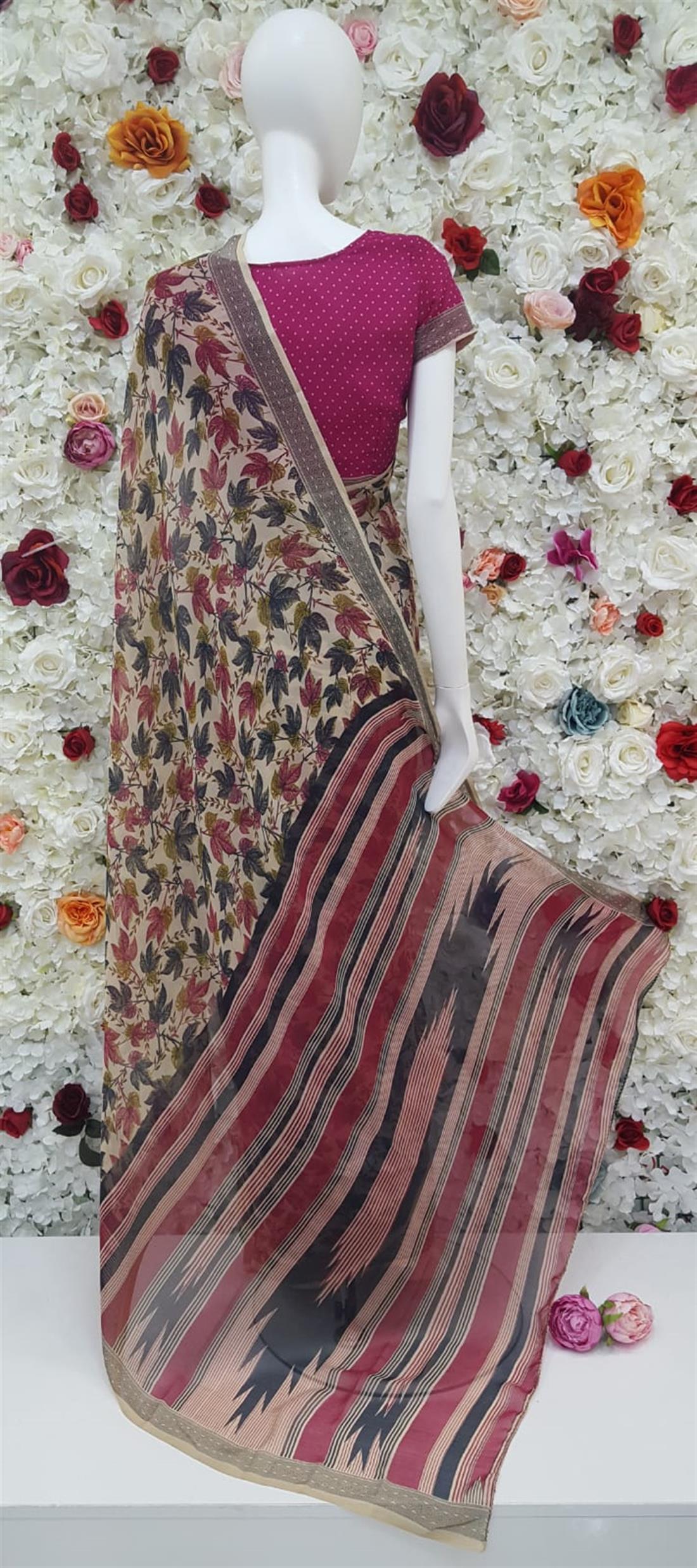 Cream & Majenta Digital Print Georgette Sarees