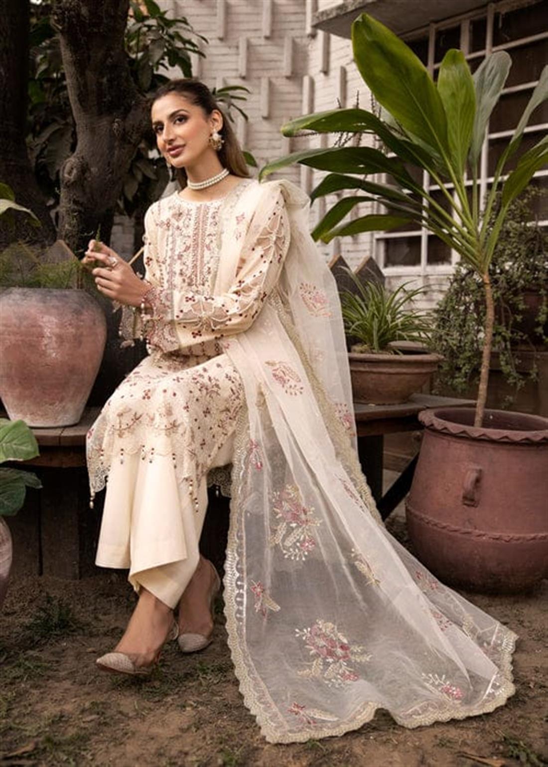 Cream Embroidered Organza 3 Piece Ladies Masoori Lawn Suits