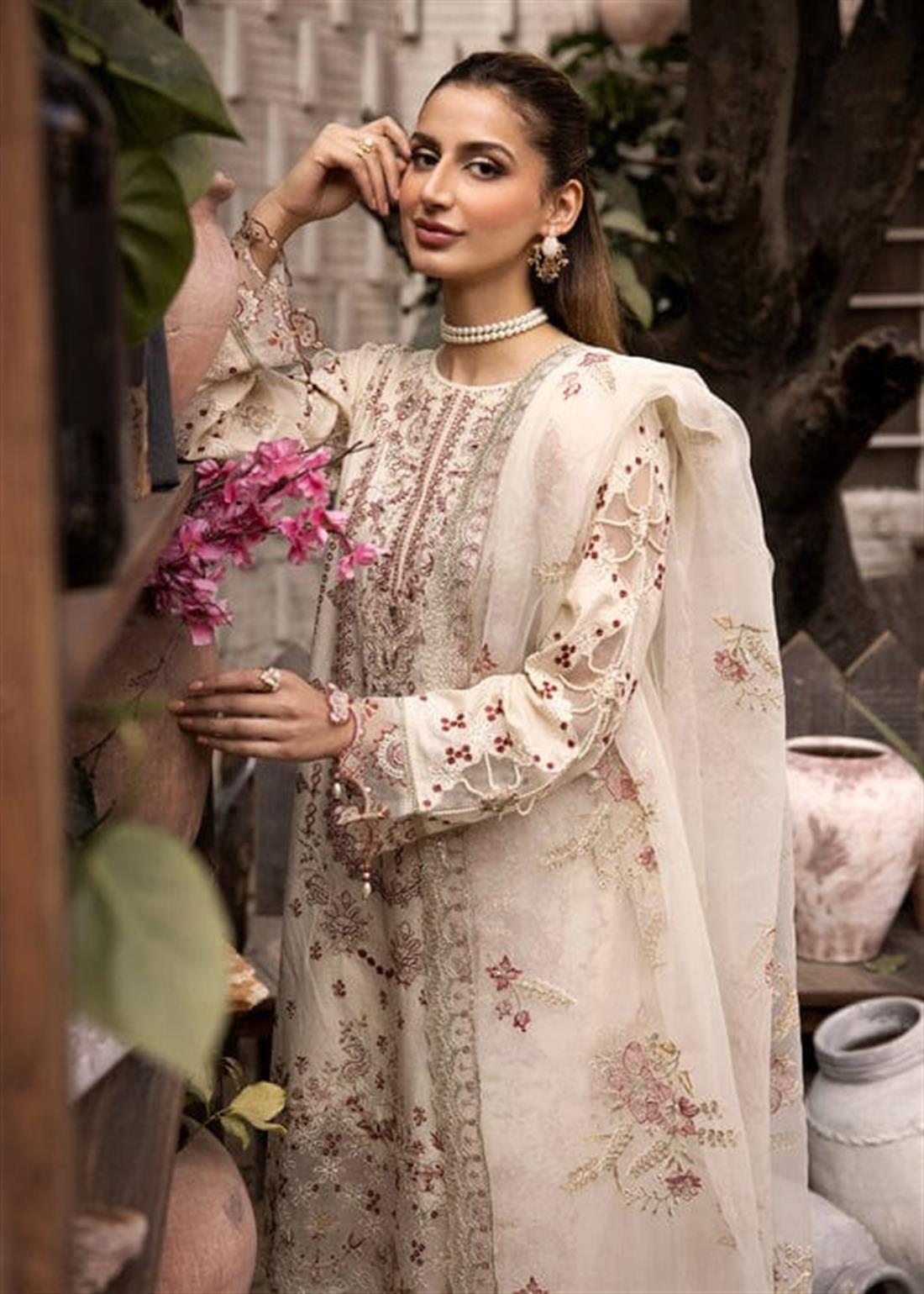 Cream Embroidered Organza 3 Piece Ladies Masoori Lawn Suits