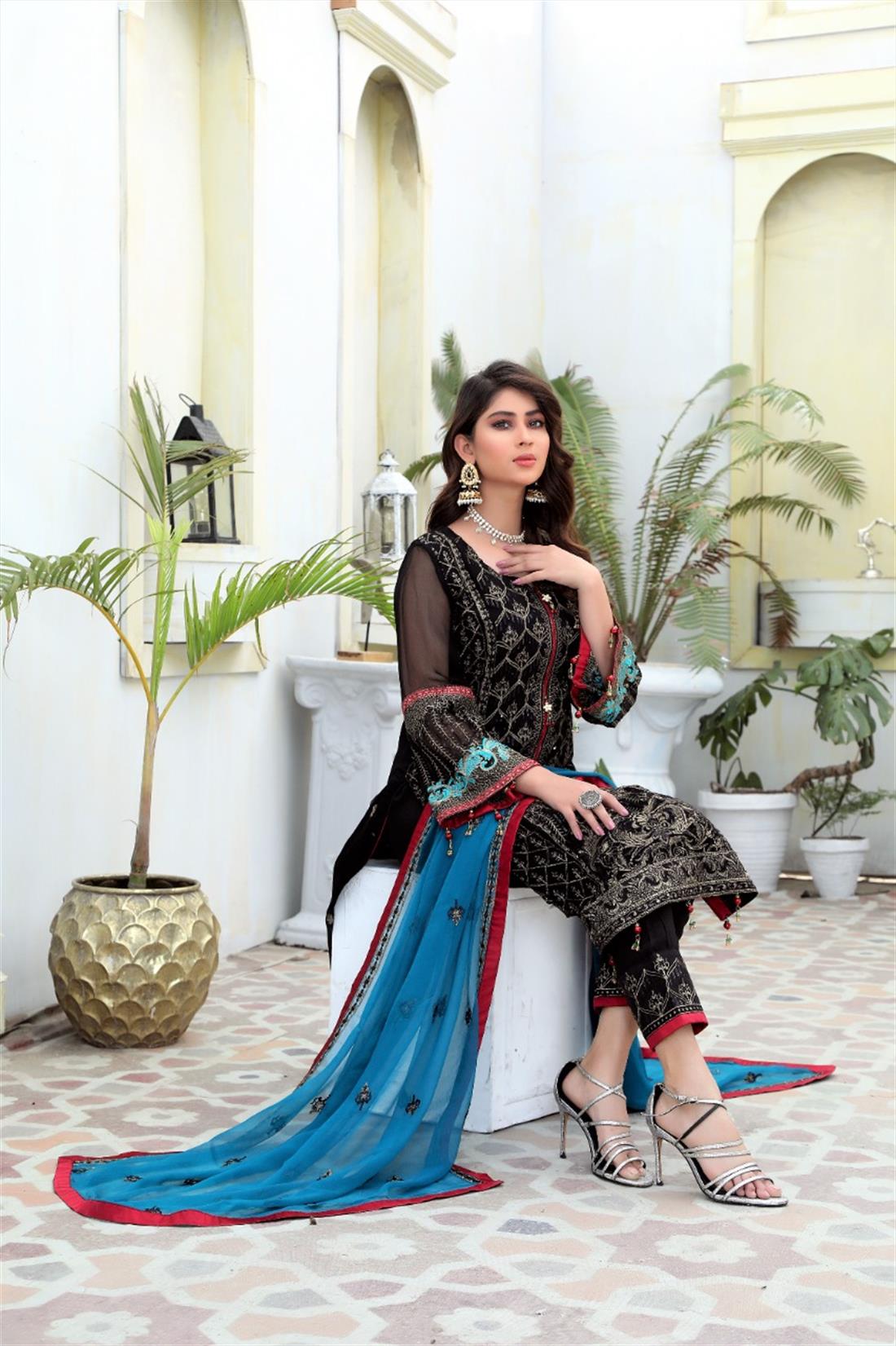 X-large Size Suit Might Come with Shalwar.
