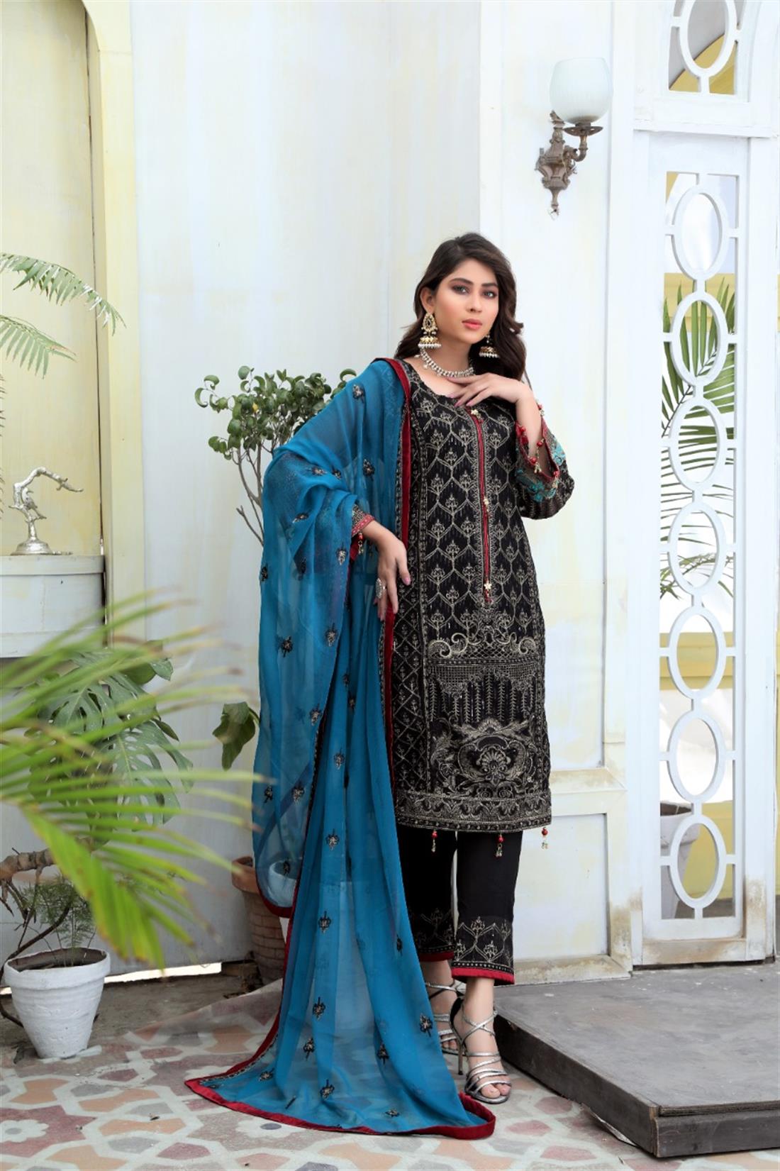 X-large Size Suit Might Come with Shalwar.