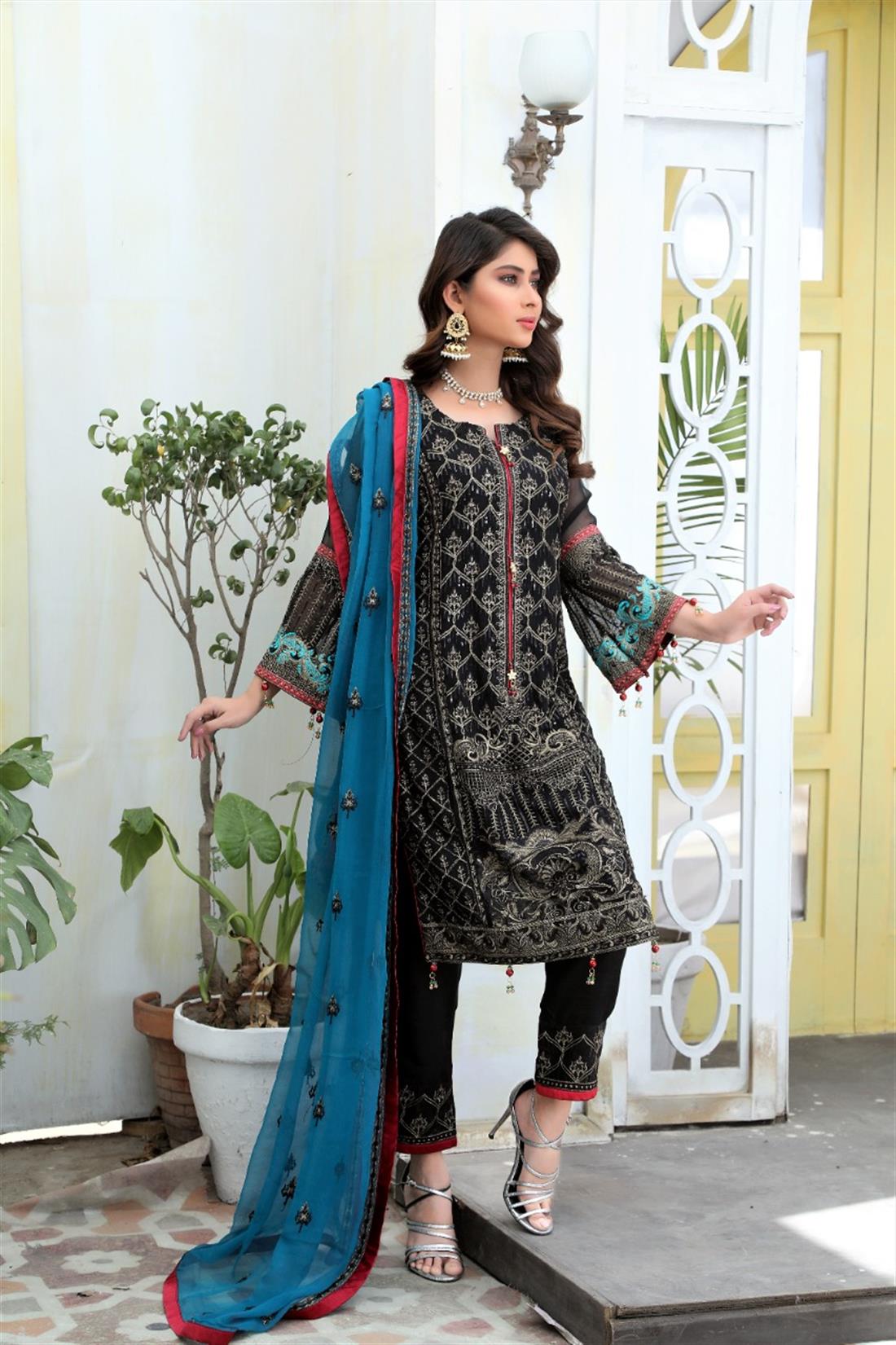 X-large Size Suit Might Come with Shalwar.