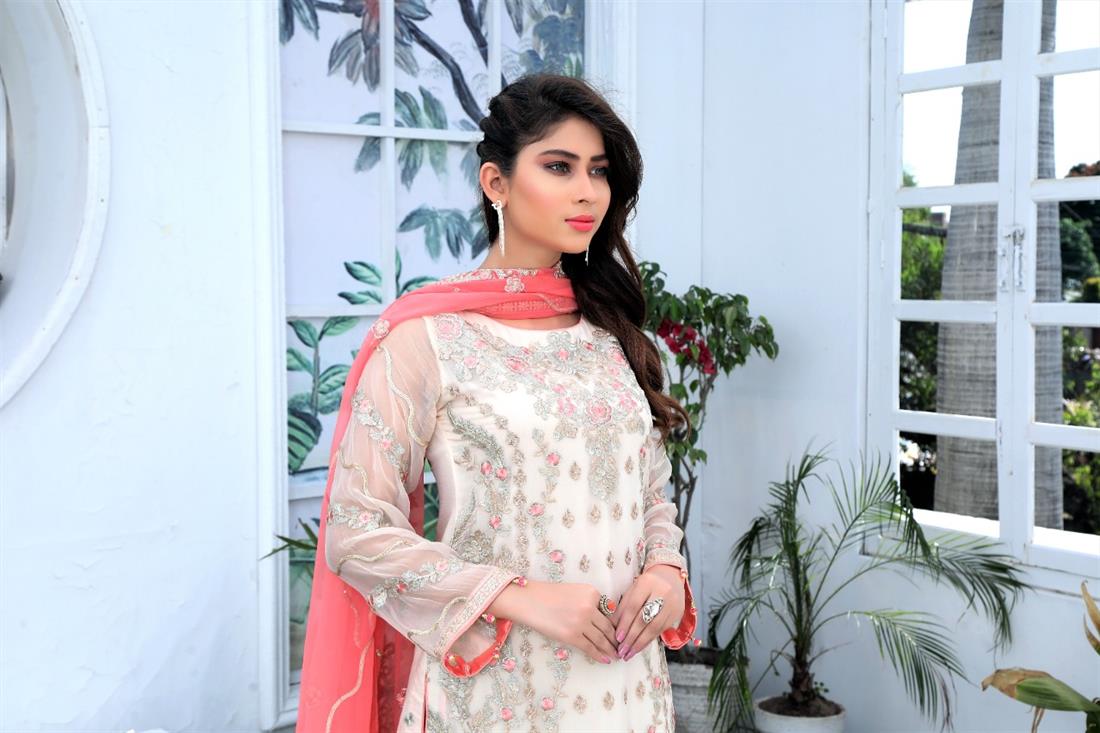 X-large Size Suit Might Come with Shalwar.