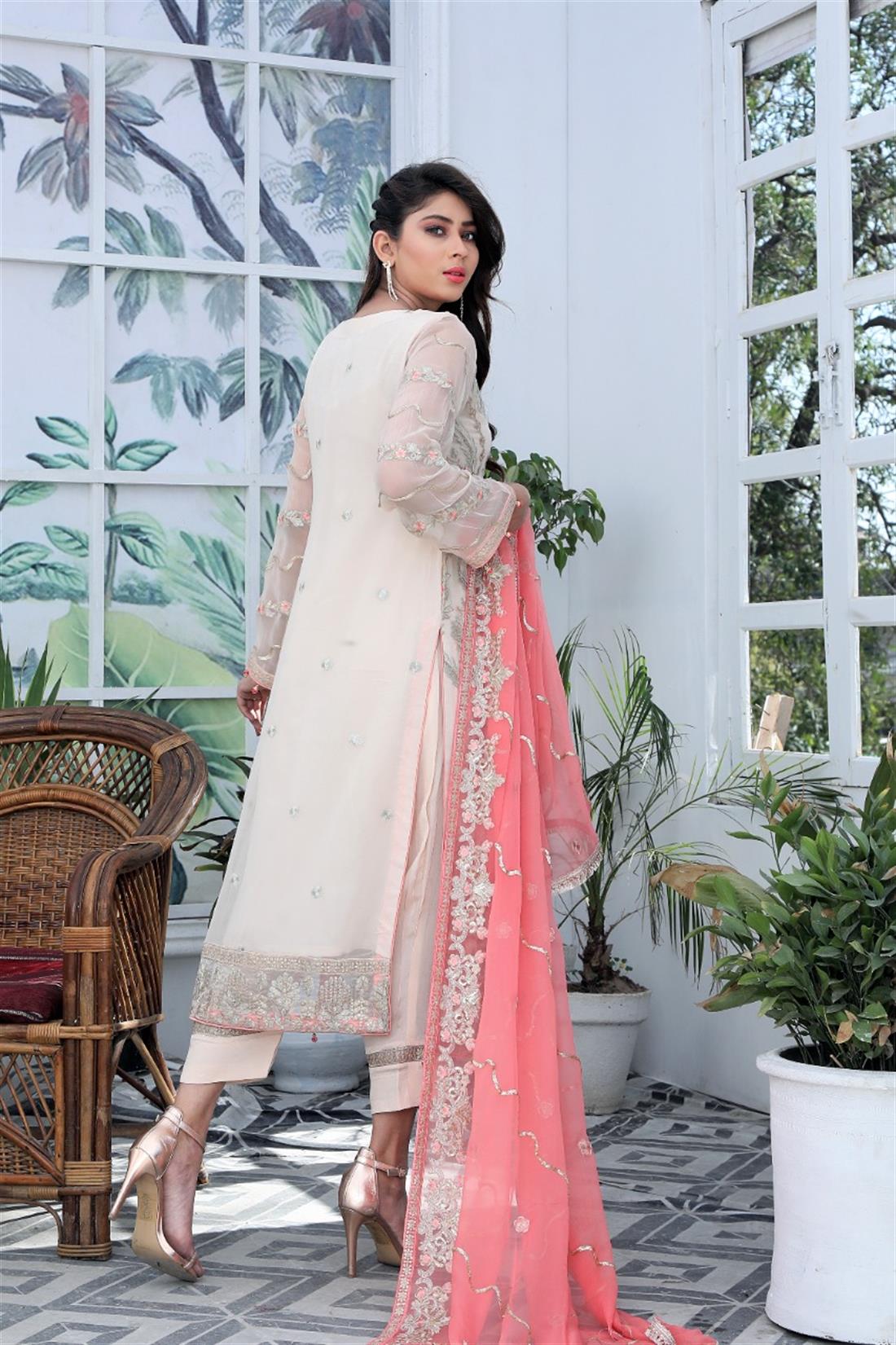 X-large Size Suit Might Come with Shalwar.