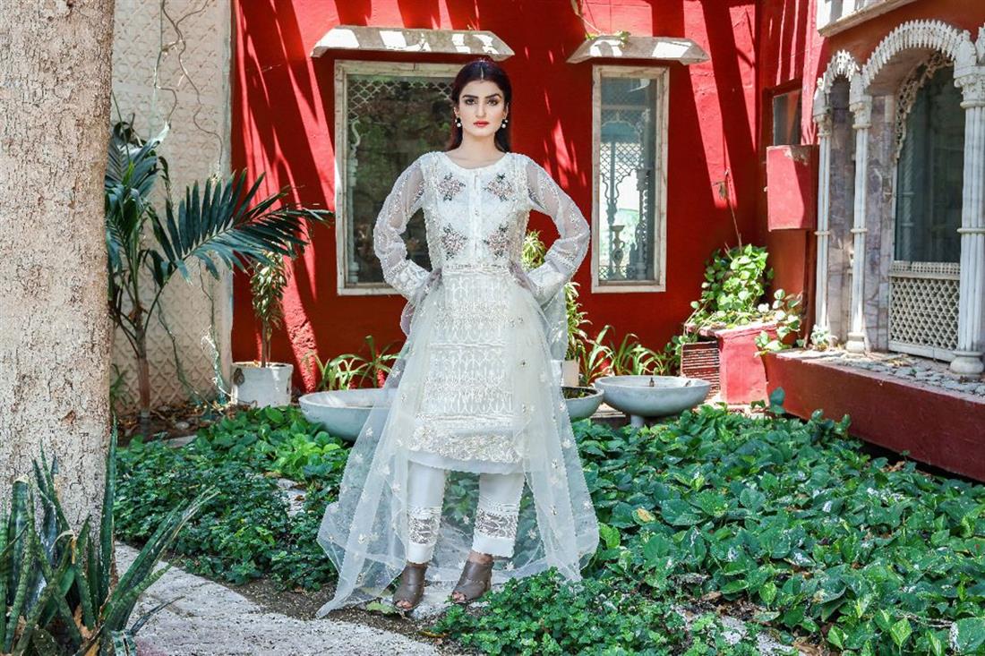 Cream Embroidered 3 Piece Stunning Organza Kameez & Net Trouser