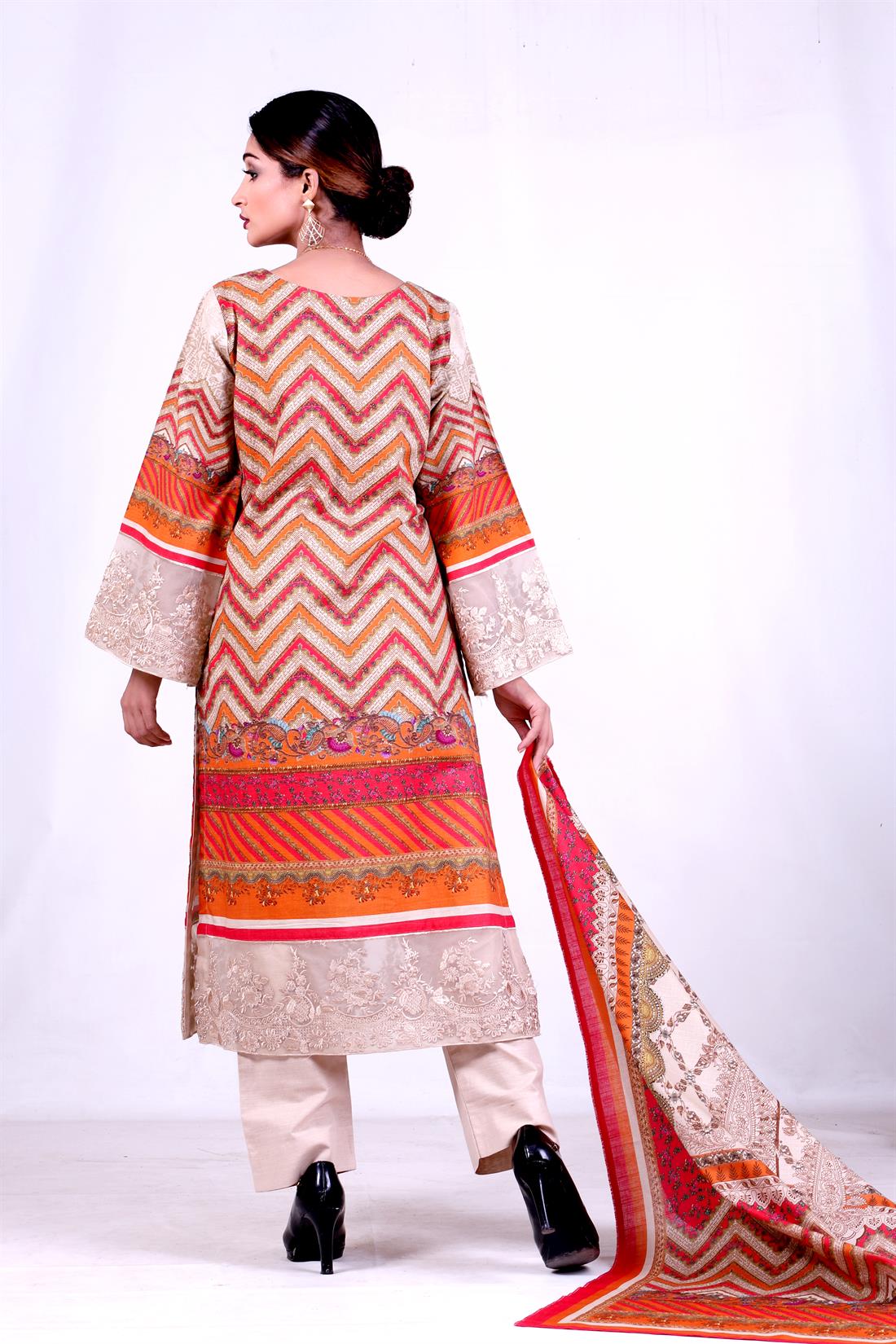 Skin Embroidered 3 Piece Khaddar Kameez with Printed Shawl