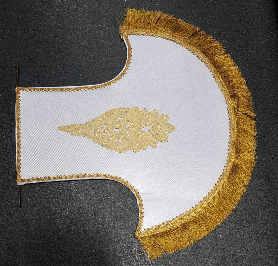 White & Gold Lariya Wedding Garland