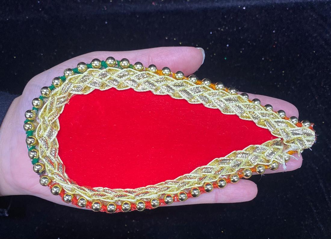 Red Mehndi Leaf