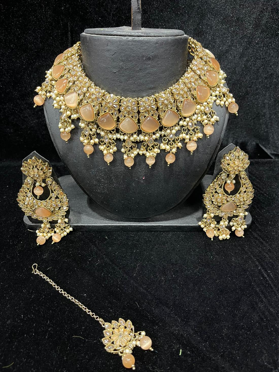 Nude Necklace Sets