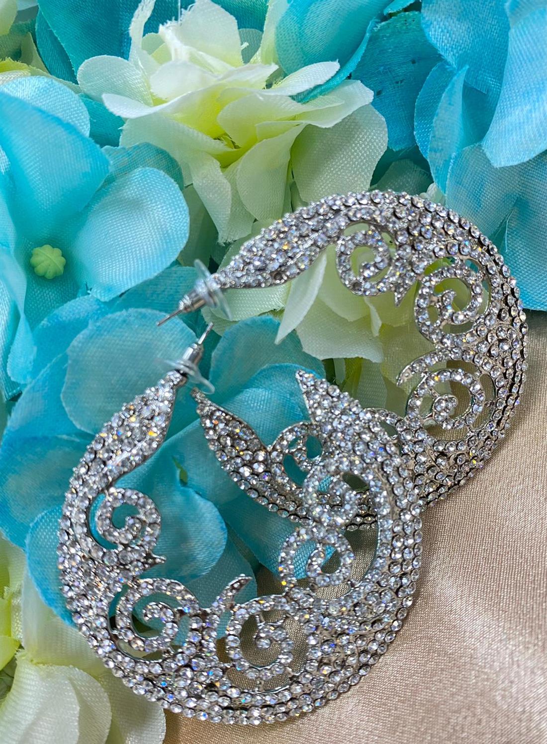 Silver Stunning Elegant Earings with a Beautiful Diamonte Finish.