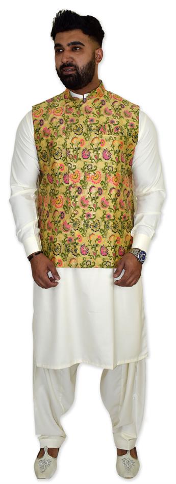 Create a new mehndi look with this stunning printed waistcoat