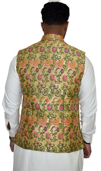 Create a new mehndi look with this stunning printed waistcoat